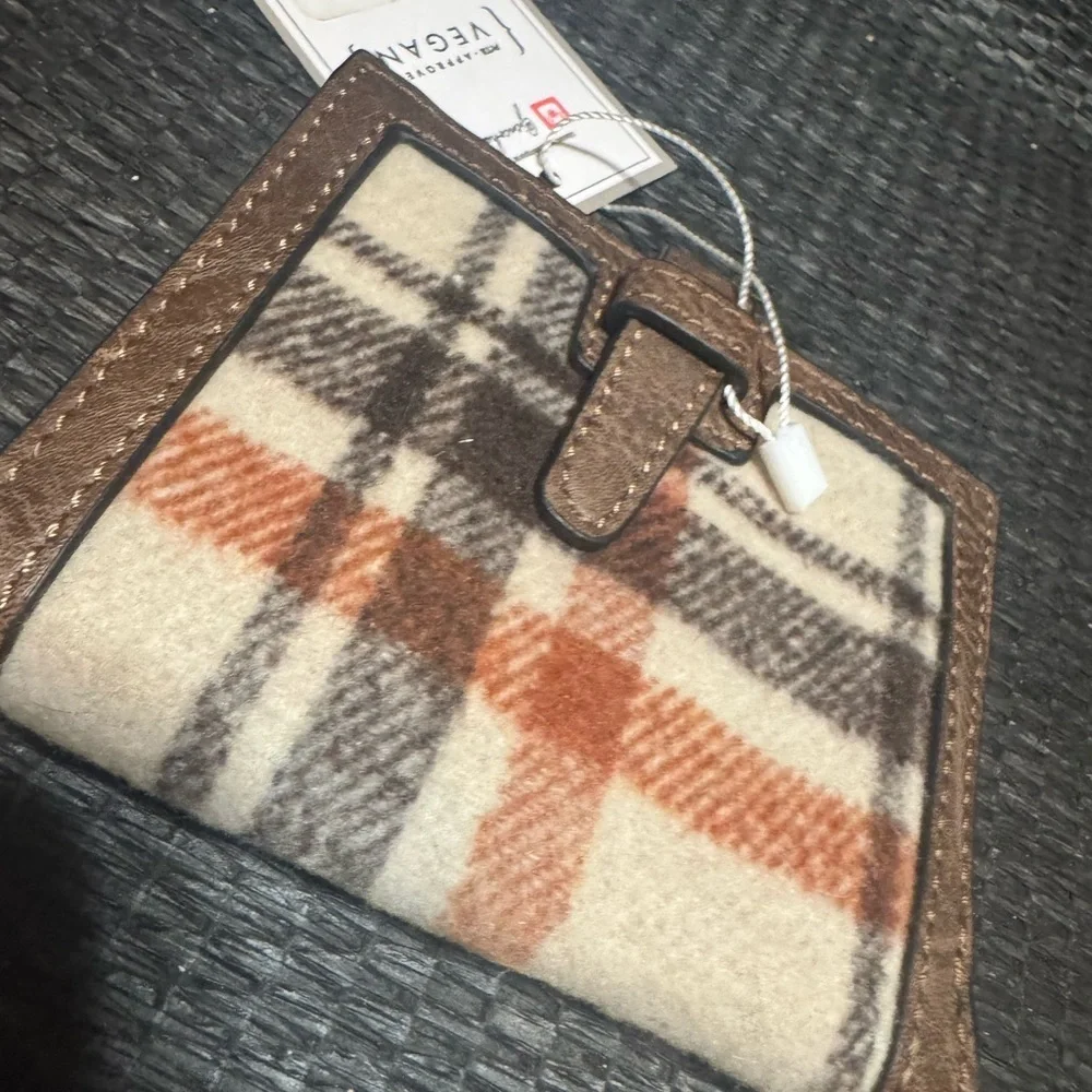 Jen and Co Plaid Wallet with Brown Trim